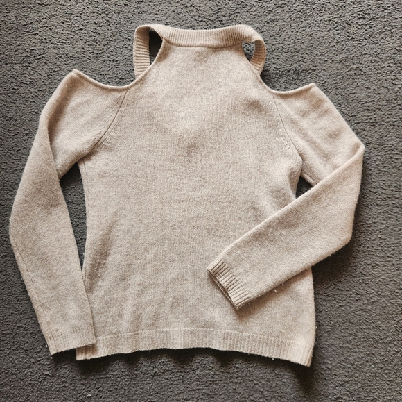 SAKS FIFTH AVENUE Women's Sweater Medium Cold Shoulder Cashmere Luxury Classic - Picture 5 of 8